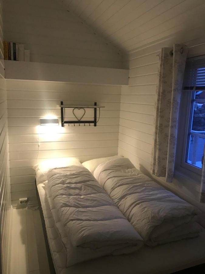 Waterfront Twin Cabin Stamsund Exterior photo